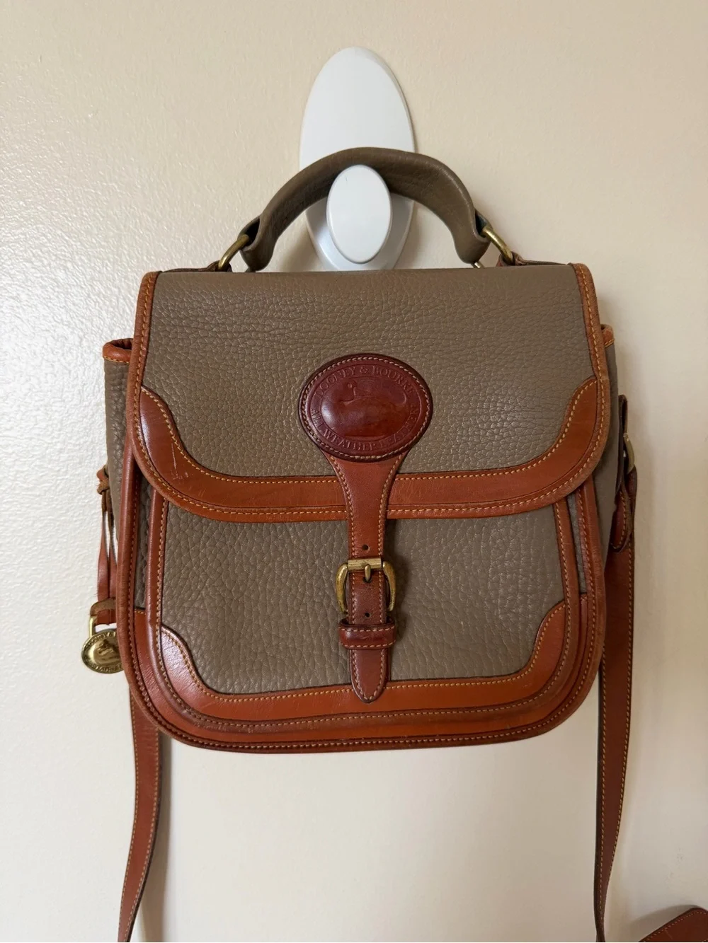 DOONEY & BOURKE Vintage Surrey Bag Crossbody Handbag in Tan & Brown